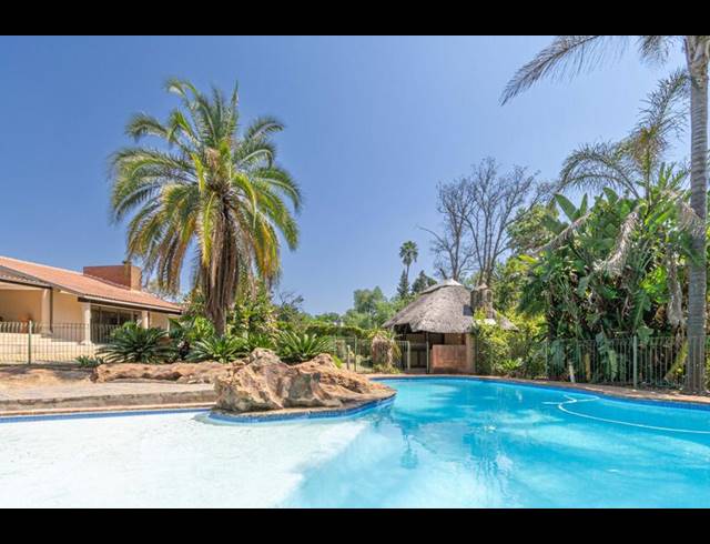 6 BEDROOM HOUSE FOR SALE IN BRYANSTON